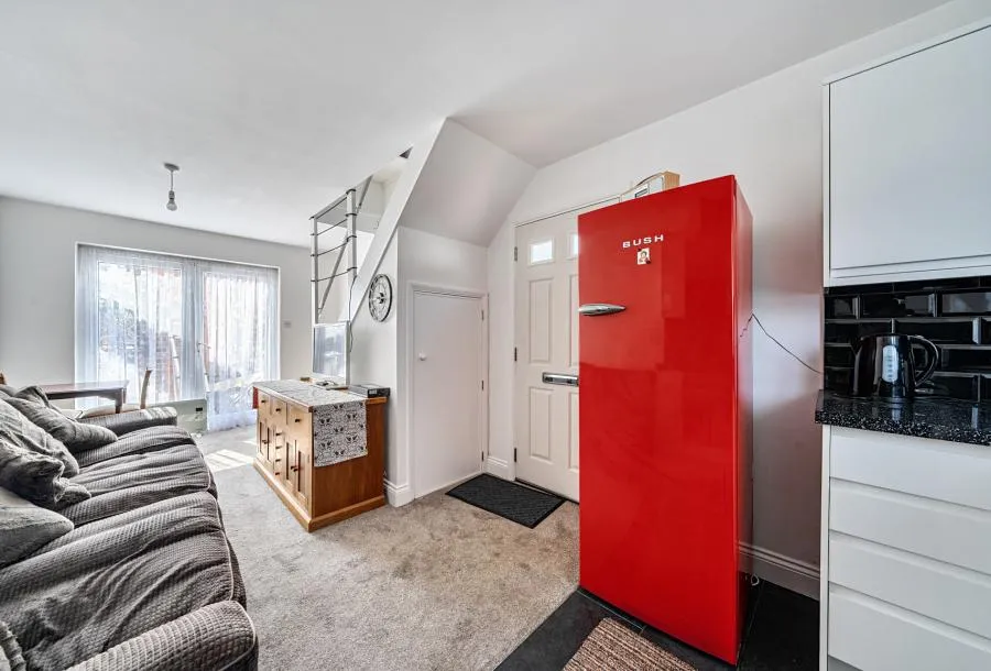 Camomile Avenue, Mitcham, CR4, photo 4