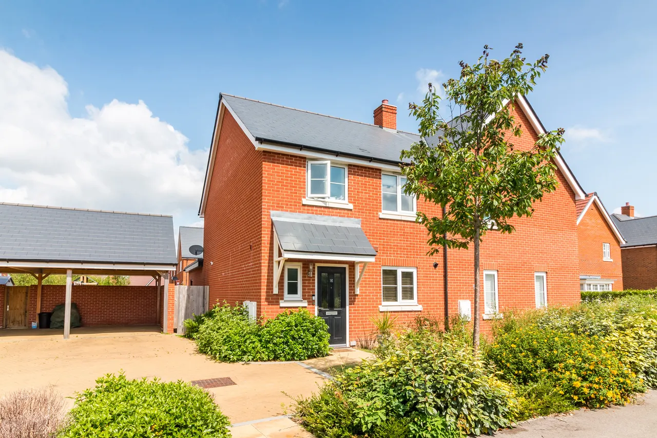 4 bed house for sale — 16 Narrowleaf Drive, RINGWOOD, Ringwood, BH24 3FS