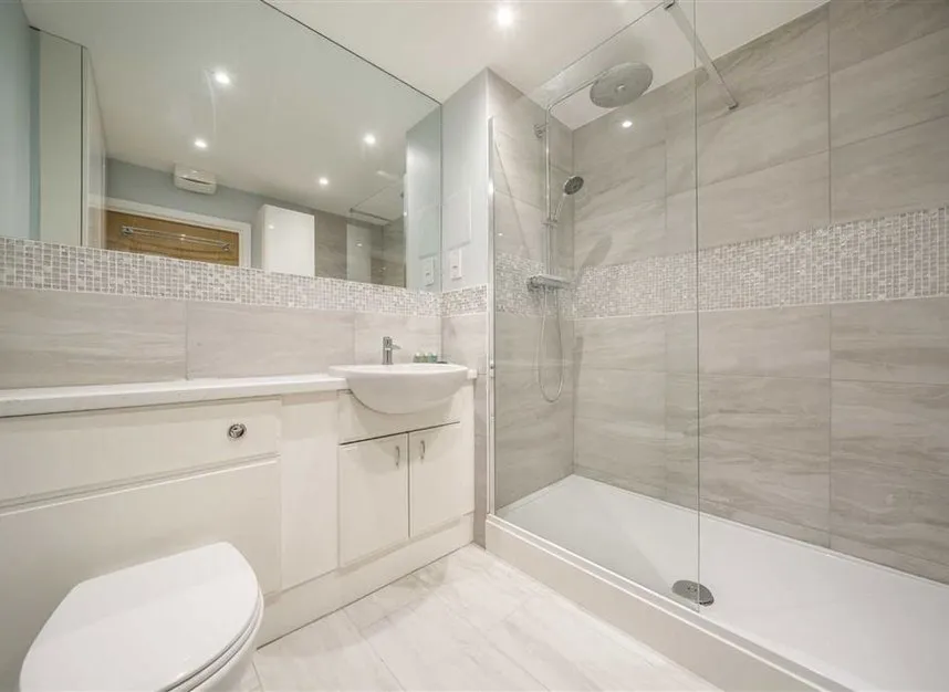 Erebus Drive, West Thamesmead, SE28, photo 6