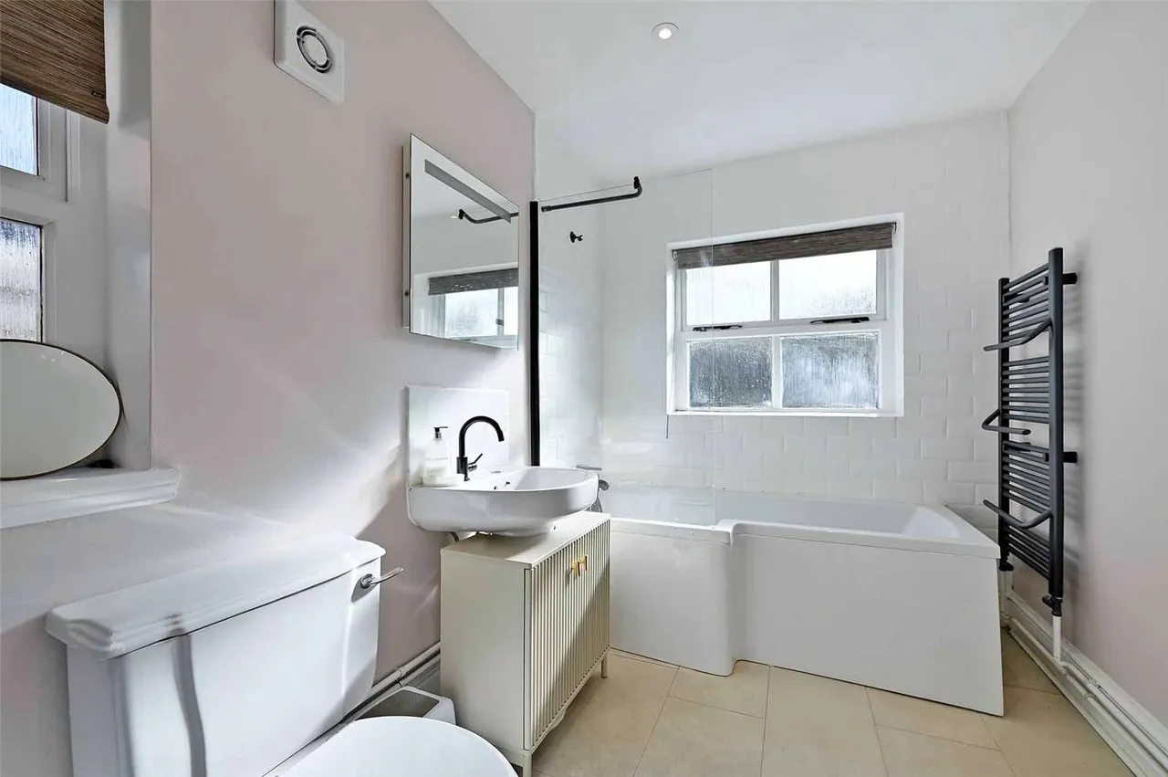 Victor Road, Windsor, Berkshire, SL4 3JU, photo 6