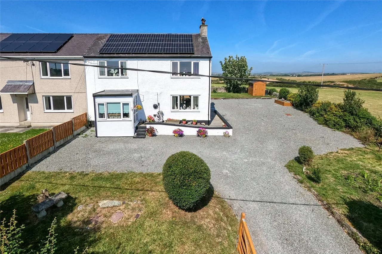 Llantrisant, Holyhead, photo 2