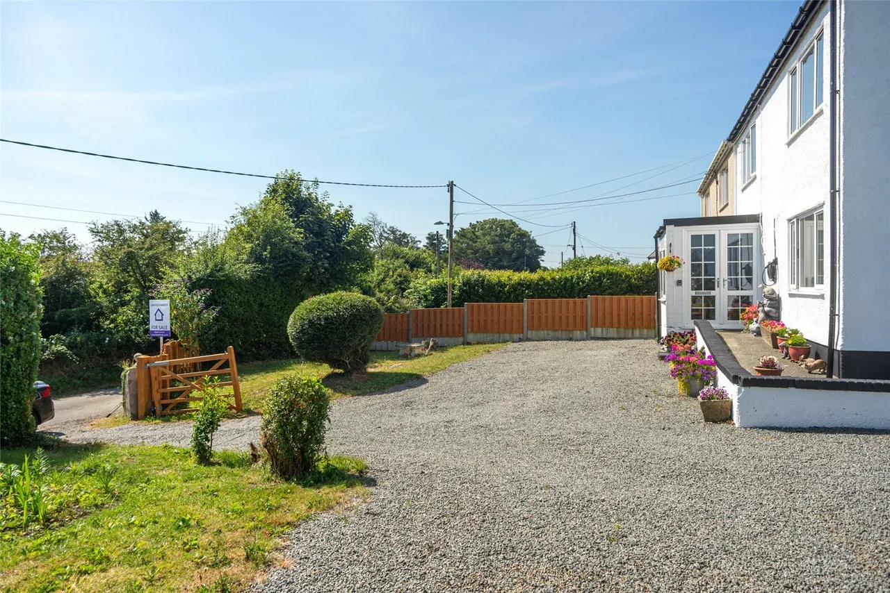 Llantrisant, Holyhead, photo 12