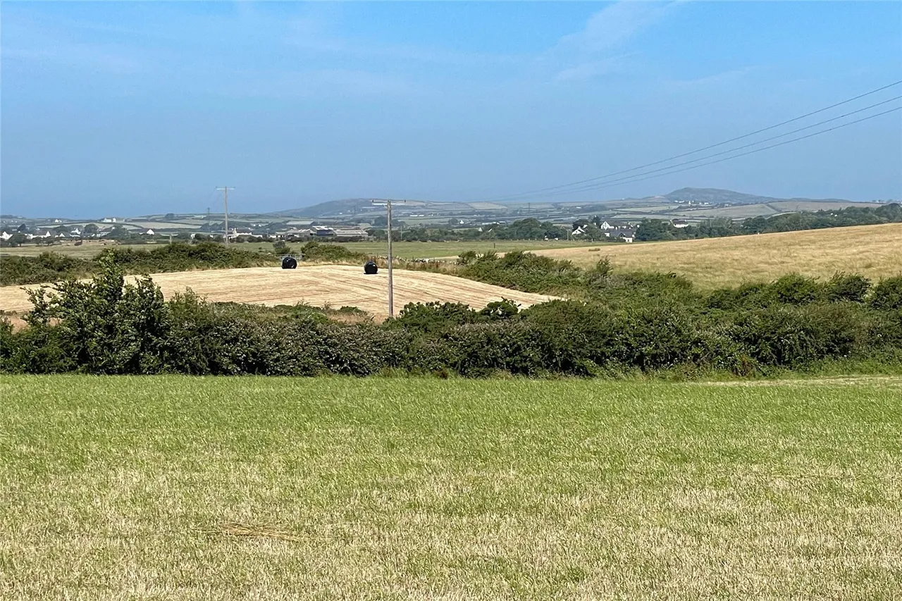 Llantrisant, Holyhead, photo 16