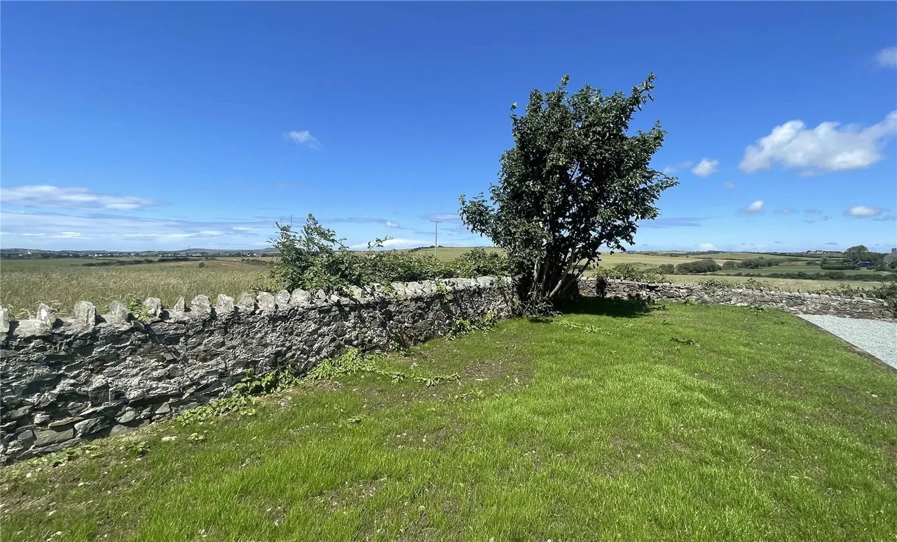 Llantrisant, Holyhead, photo 8
