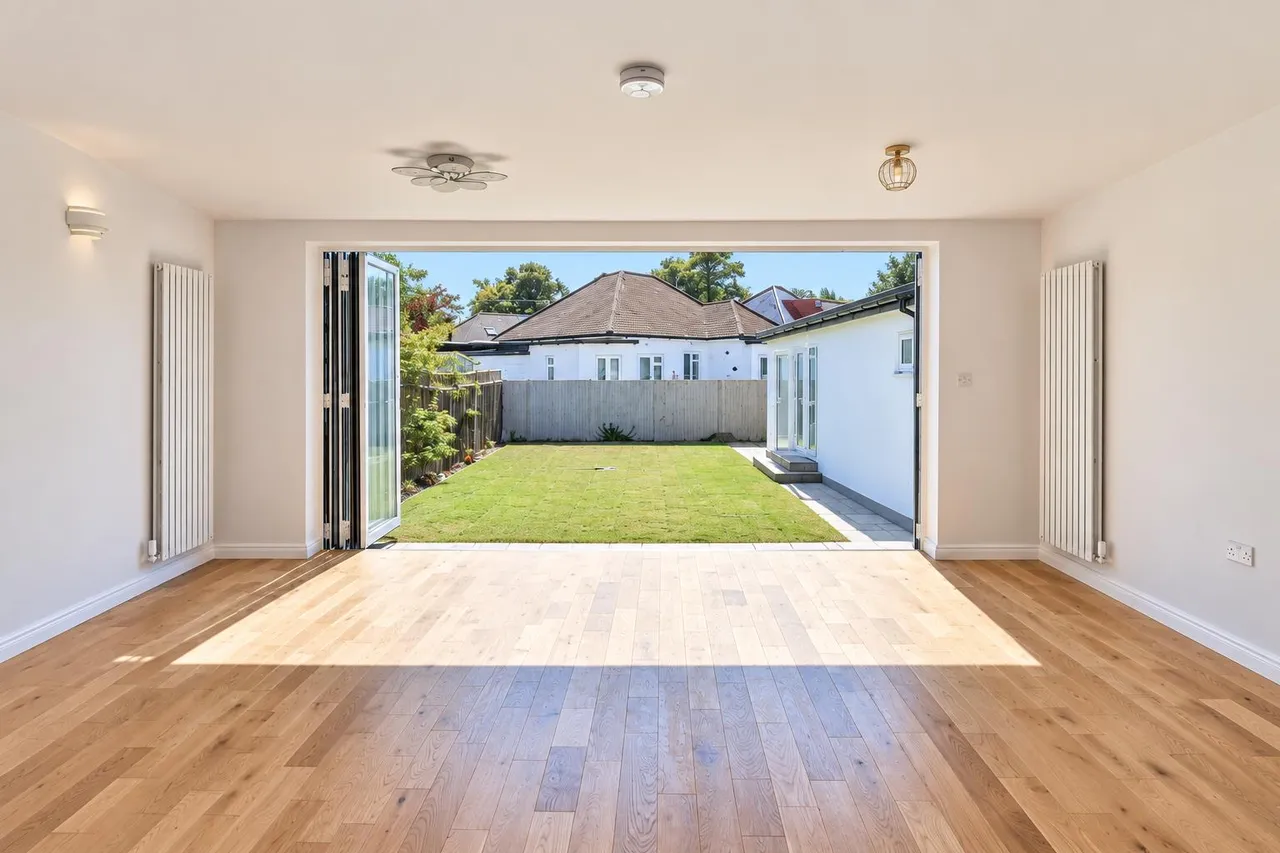 Gladstone Avenue, Twickenham, TW2, photo 2
