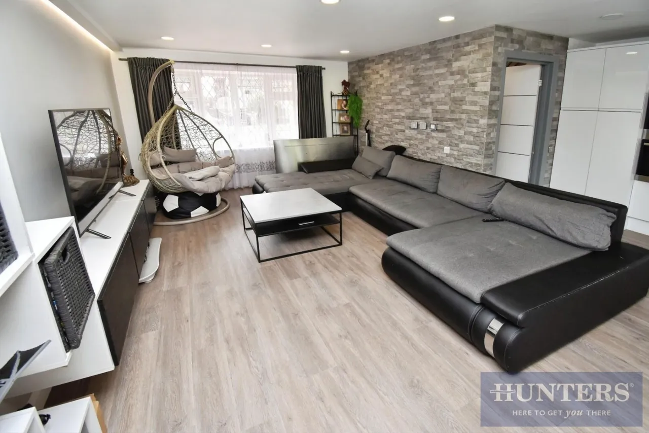 4 bed house for sale — Dorset Avenue, Wigston