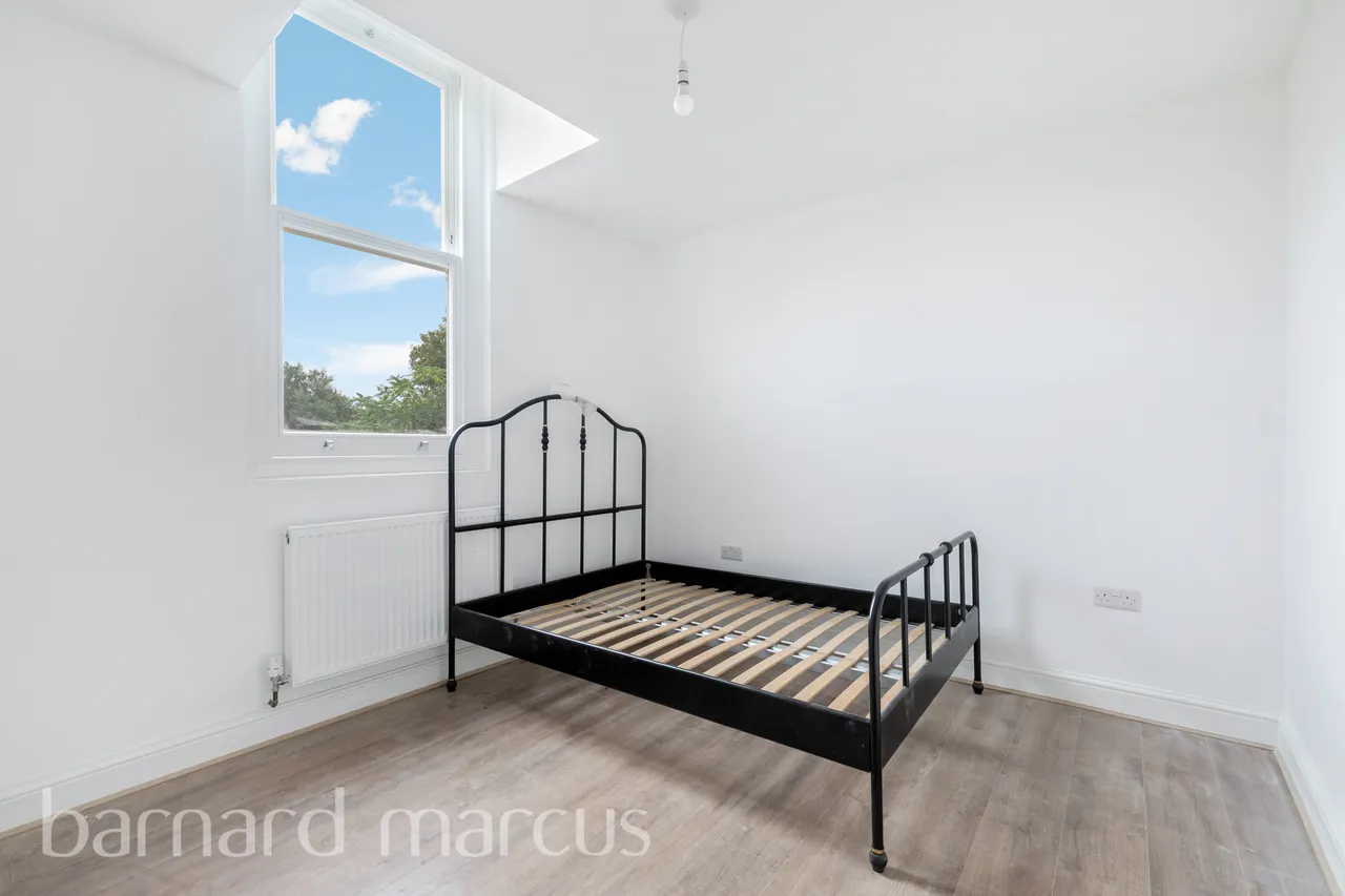 Longley Road, LONDON, photo 2