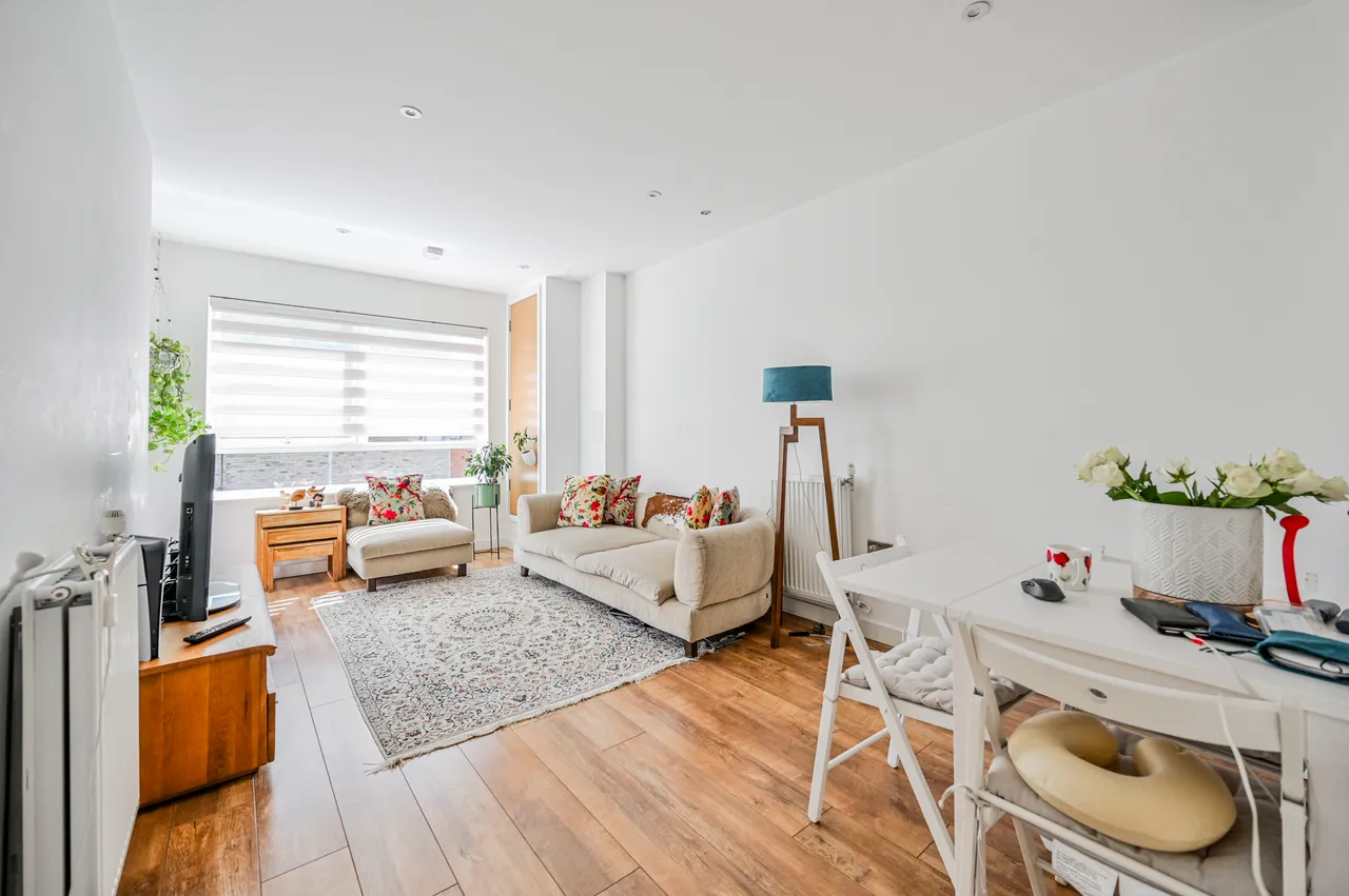 1 Bluebonnet Court, 3 Ruby Mews, London, photo 2