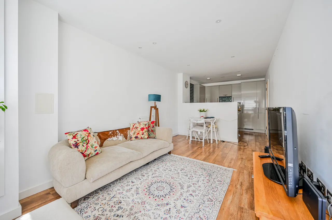 1 Bluebonnet Court, 3 Ruby Mews, London, photo 10