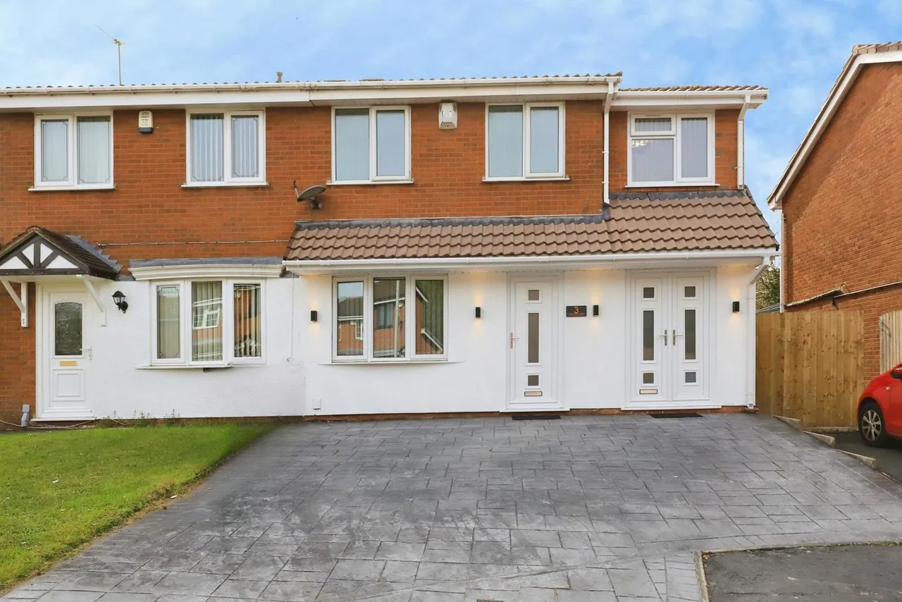 4 bed house for sale, Sheaves Close, Bilston, WV14