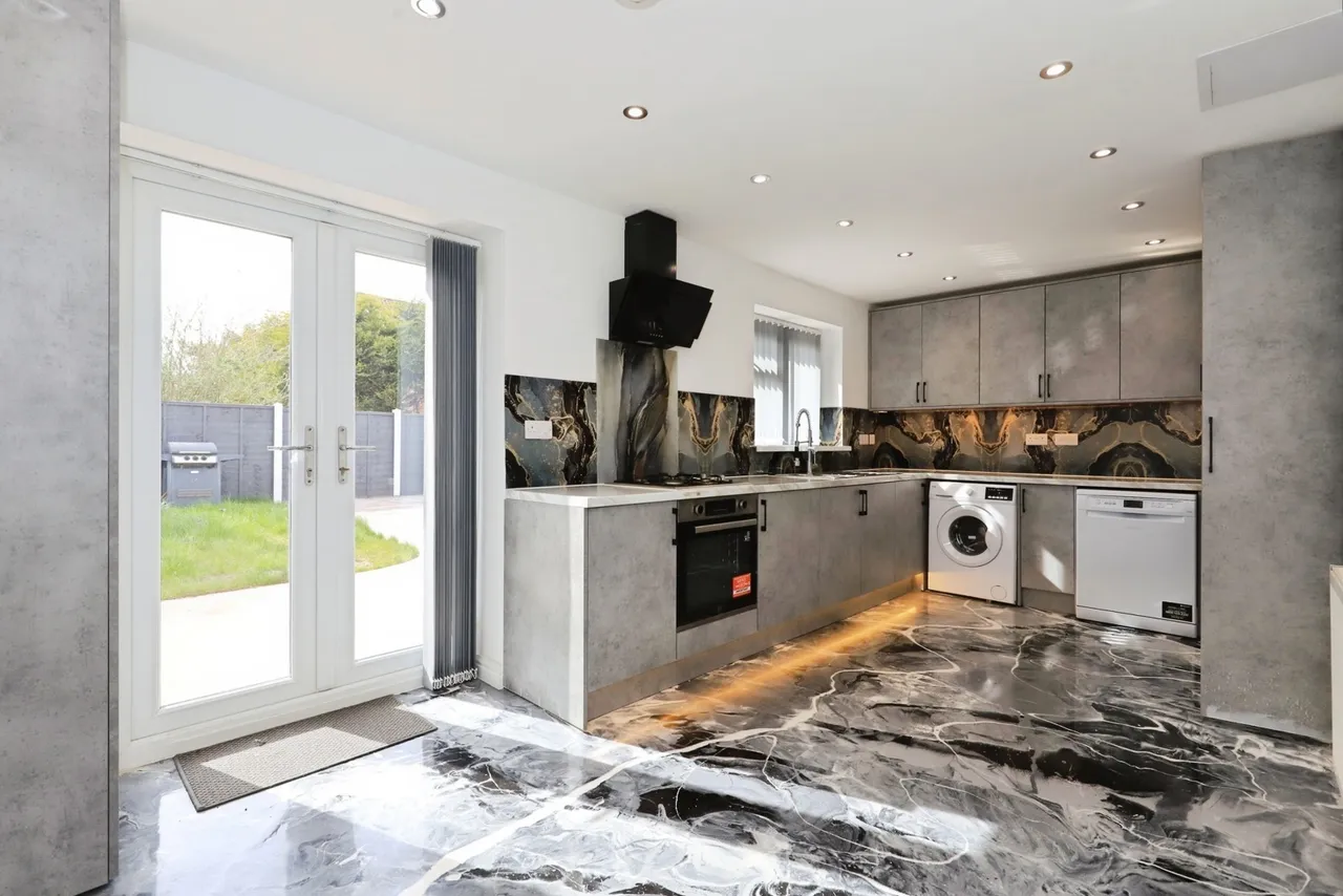 Sheaves Close, Bilston, WV14, photo 5