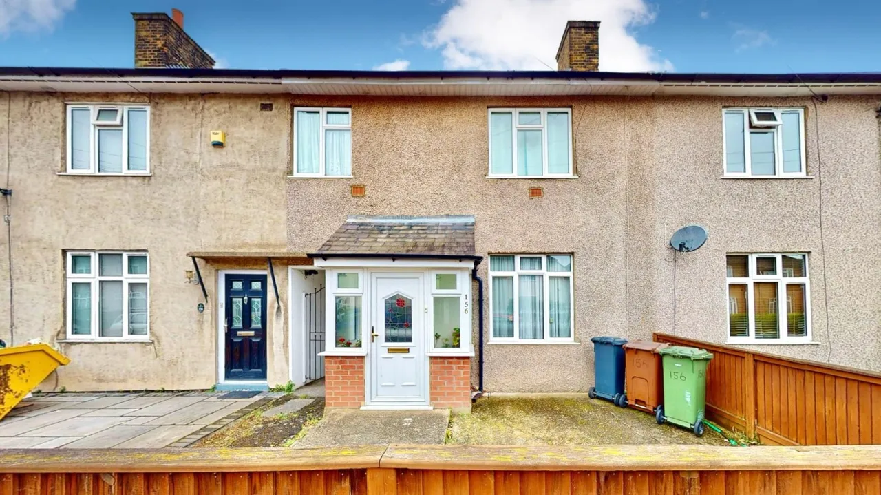 2 bed house for sale — Baron Road, Dagenham, RM8