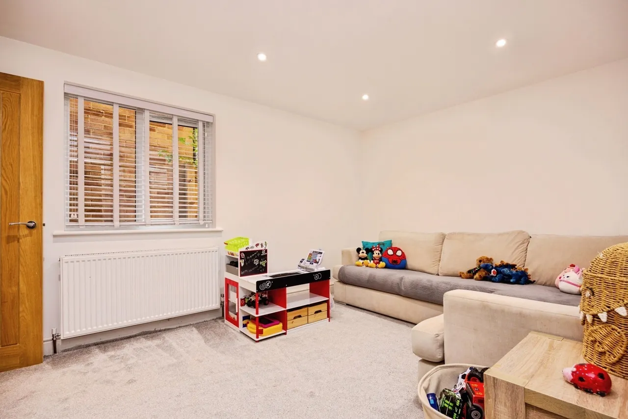 Maple Road, Woking, GU23, photo 12