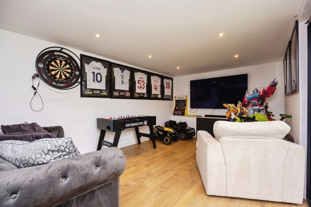 Maple Road, Woking, GU23, photo 13