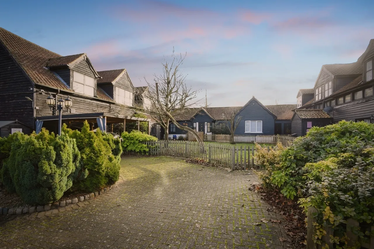 1 bed house for sale, Coxtie Green Road, Pilgrims Hatch, CM14