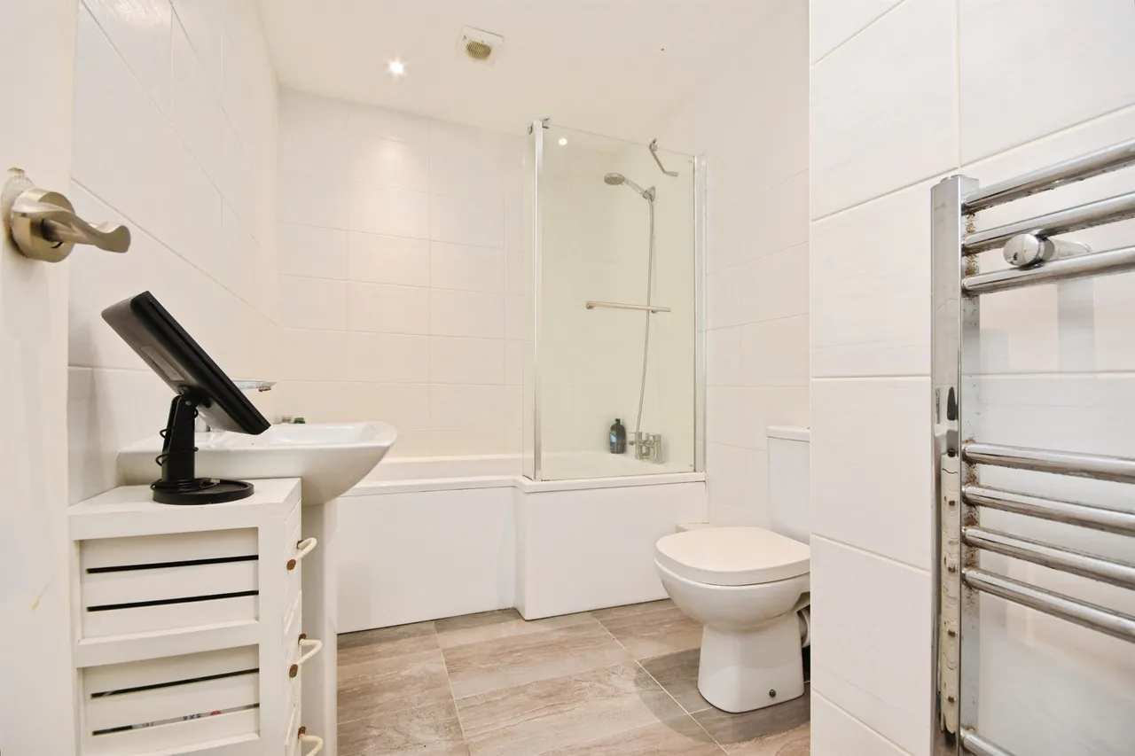 Coxtie Green Road, Pilgrims Hatch, CM14, photo 7