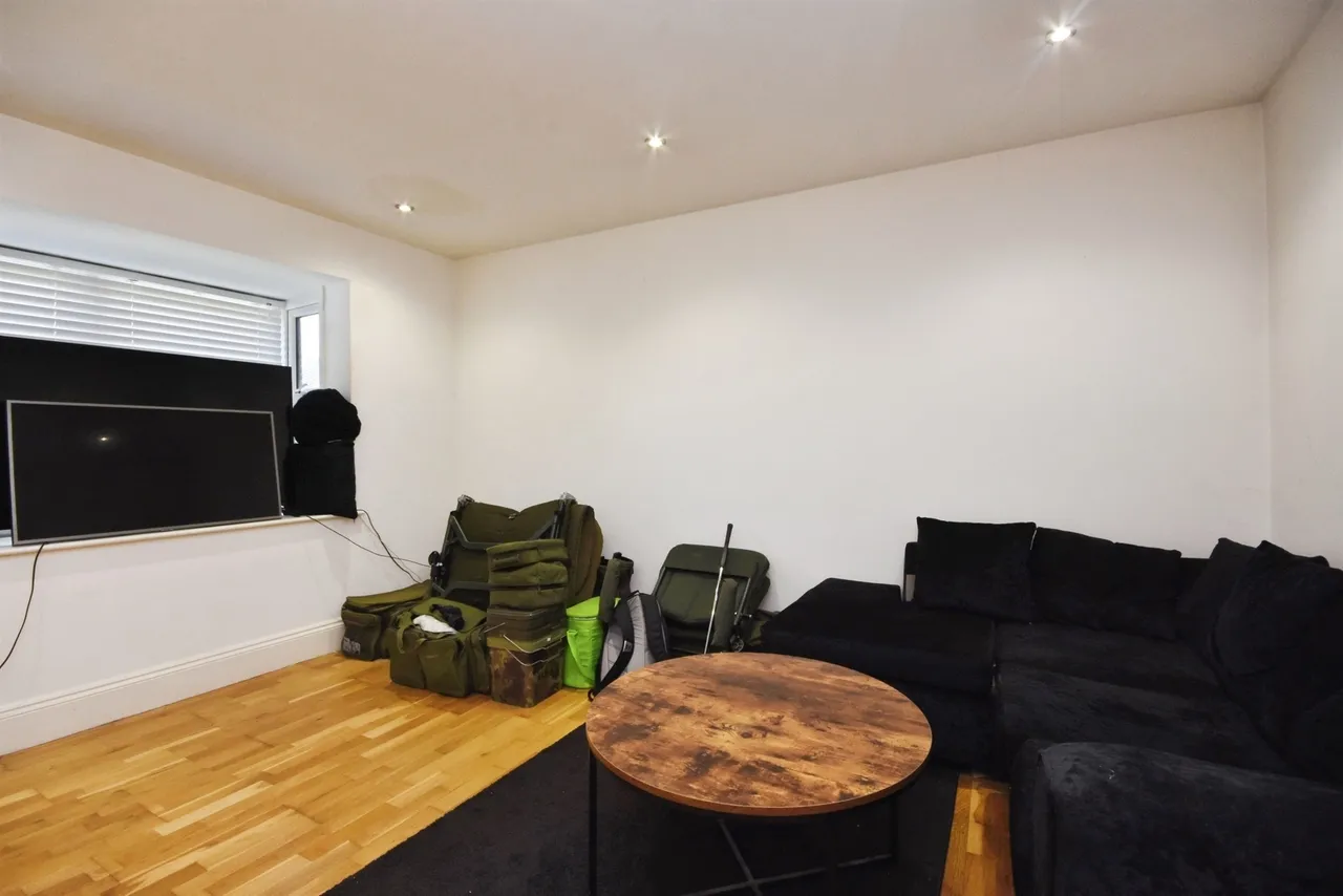 Coxtie Green Road, Pilgrims Hatch, CM14, photo 4