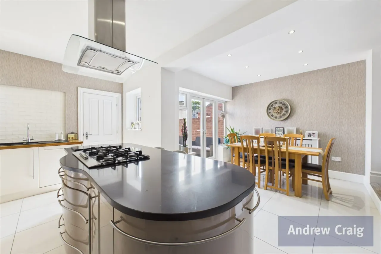 5 bed house for sale, Featherstone Street, Roker, SR6