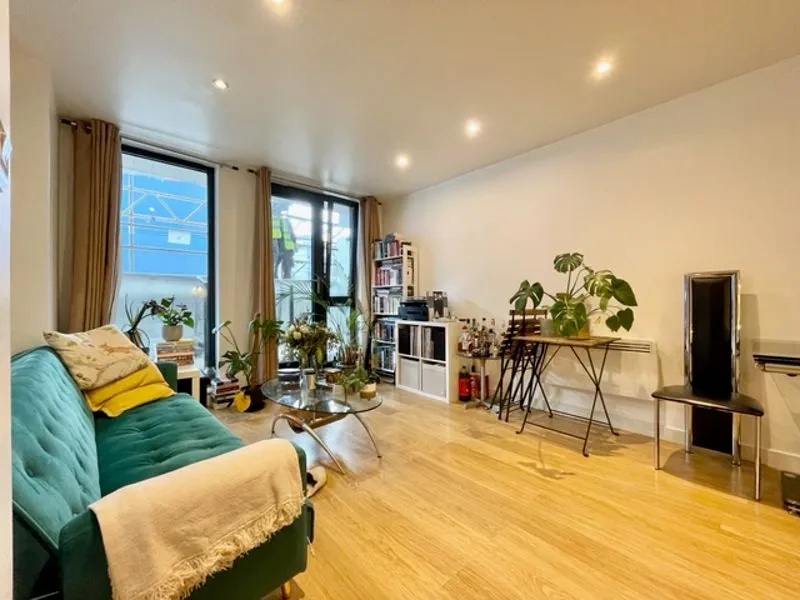 2 bed flat to rent — Webber Street, London SE1 0JN