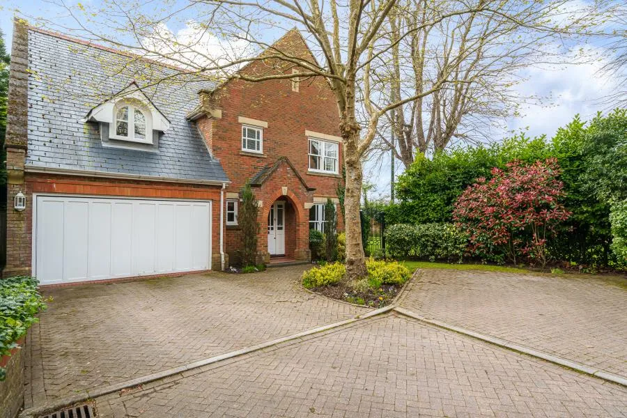 4 bed house to rent — Virginia Water, GU25 4SN