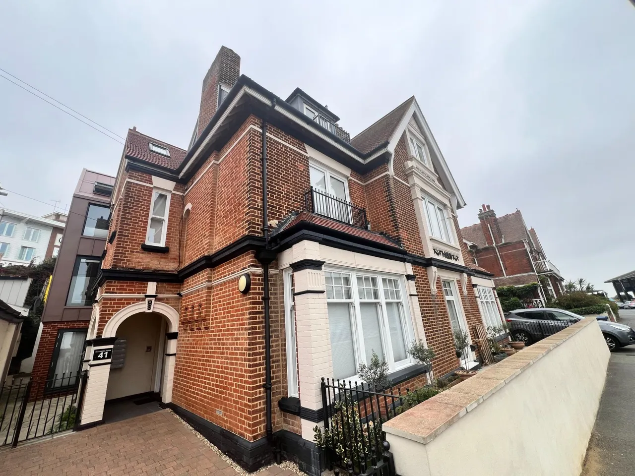 2 bed flat to rent, Alexandra House, Felixstowe, IP11