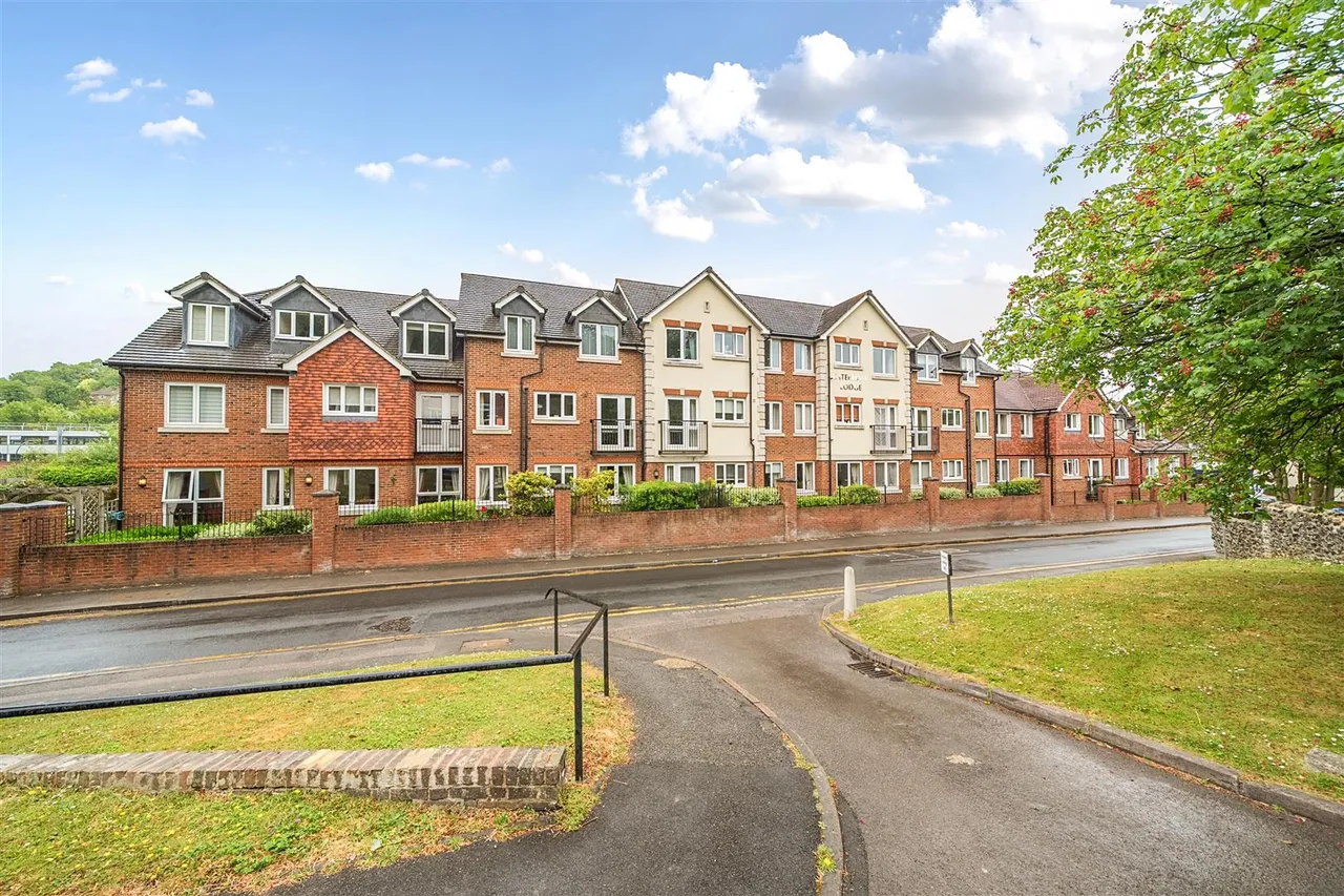 2 bed flat for sale, Stafford Road, Caterham, CR3