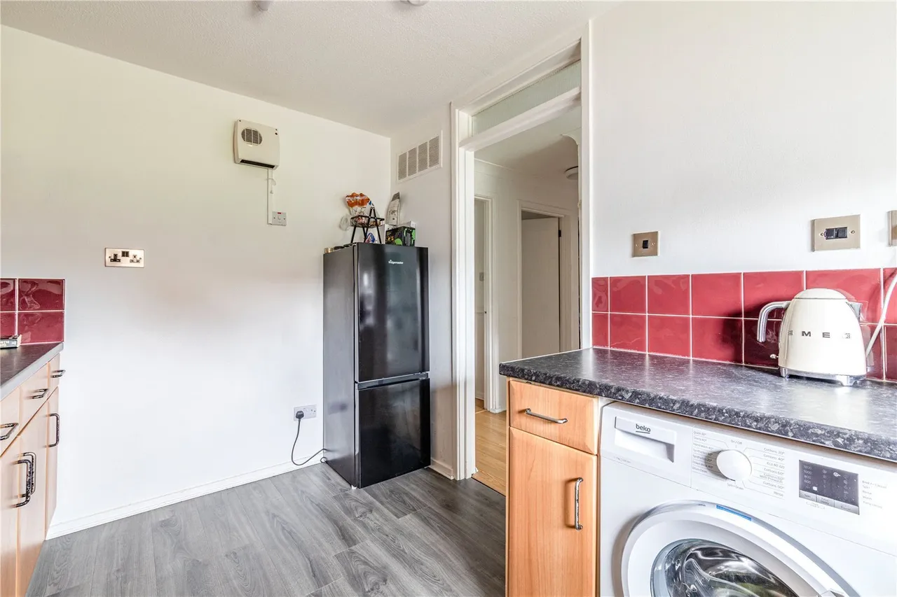 Ferney Road, Byfleet, photo 7
