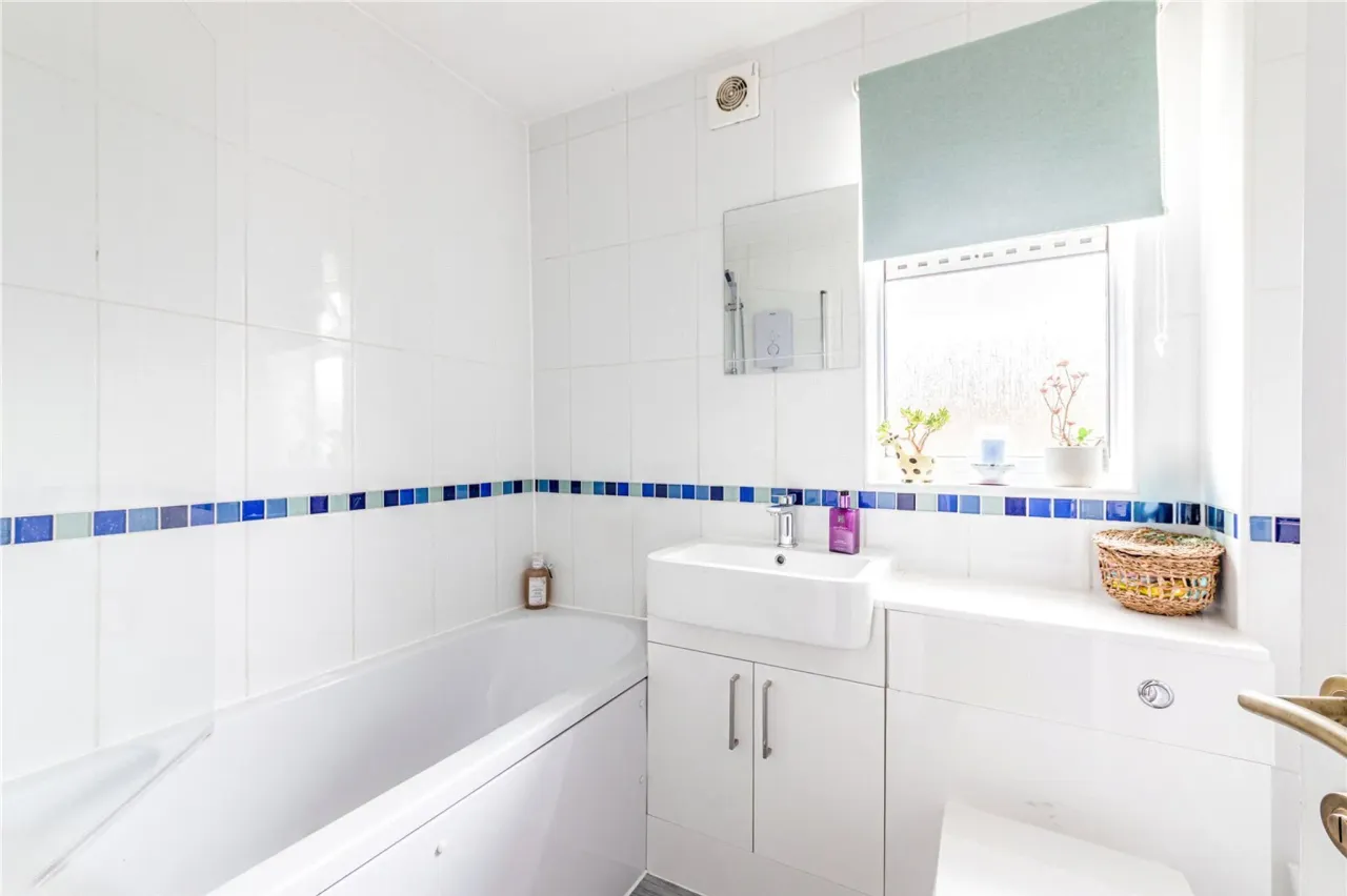 Ferney Road, Byfleet, West Byfleet, S..., photo 11
