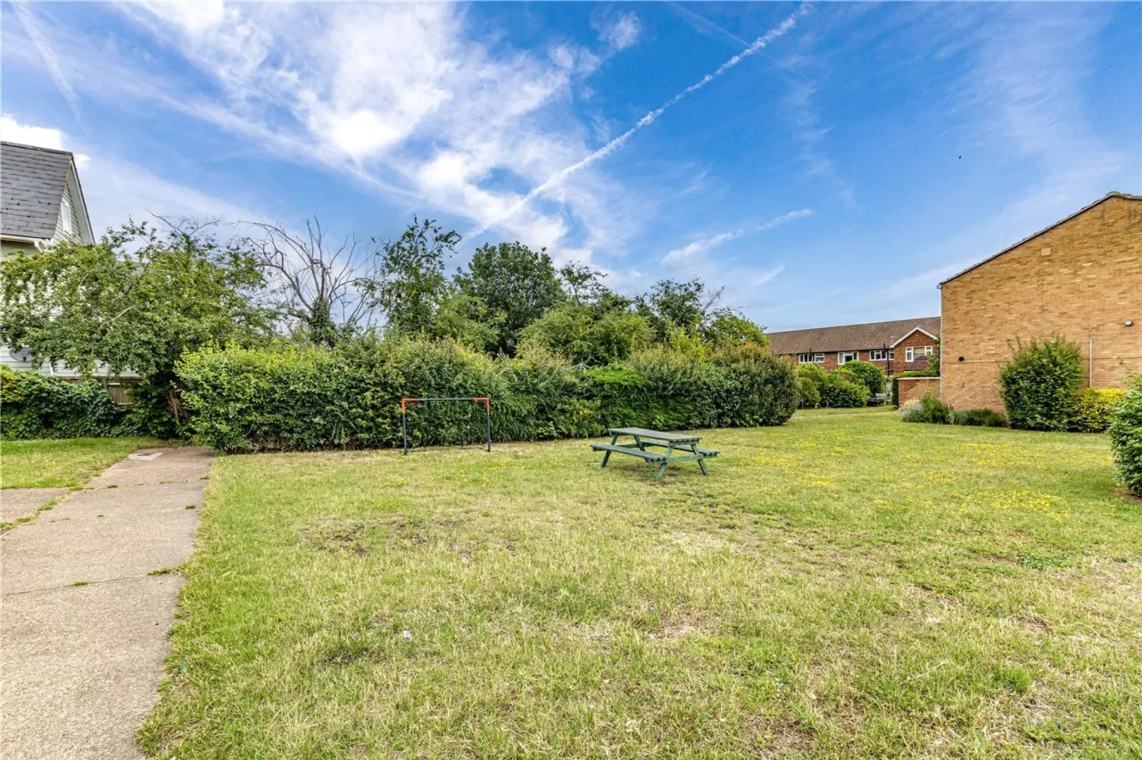 Ferney Road, Byfleet, West Byfleet, S..., photo 13