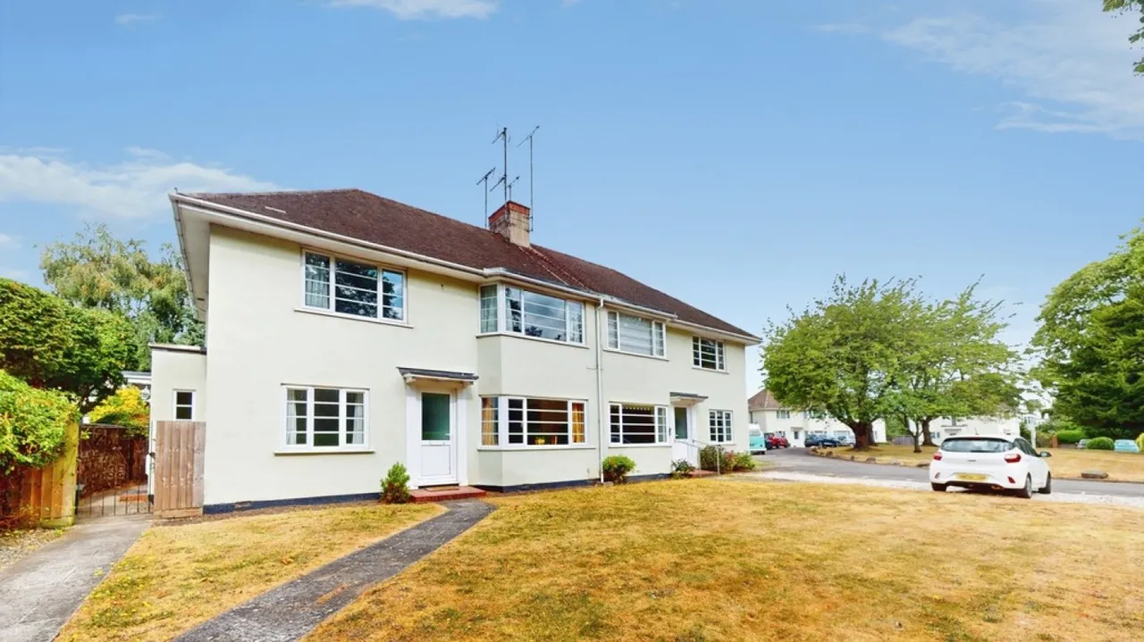 2 bed flat for sale — Anlaby Court, Evesham Road, Cheltenham