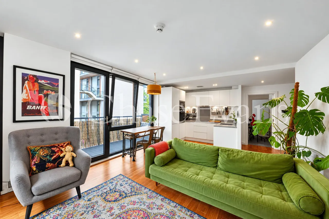 2 bed flat for sale — Titanium Point, Sutton Wharf, Palmers Road, Bethnal Green, London, E2