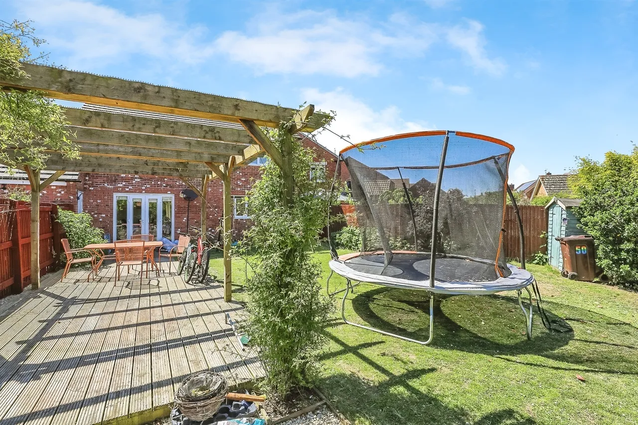 Roeburn Way, Spalding, PE11, photo 2