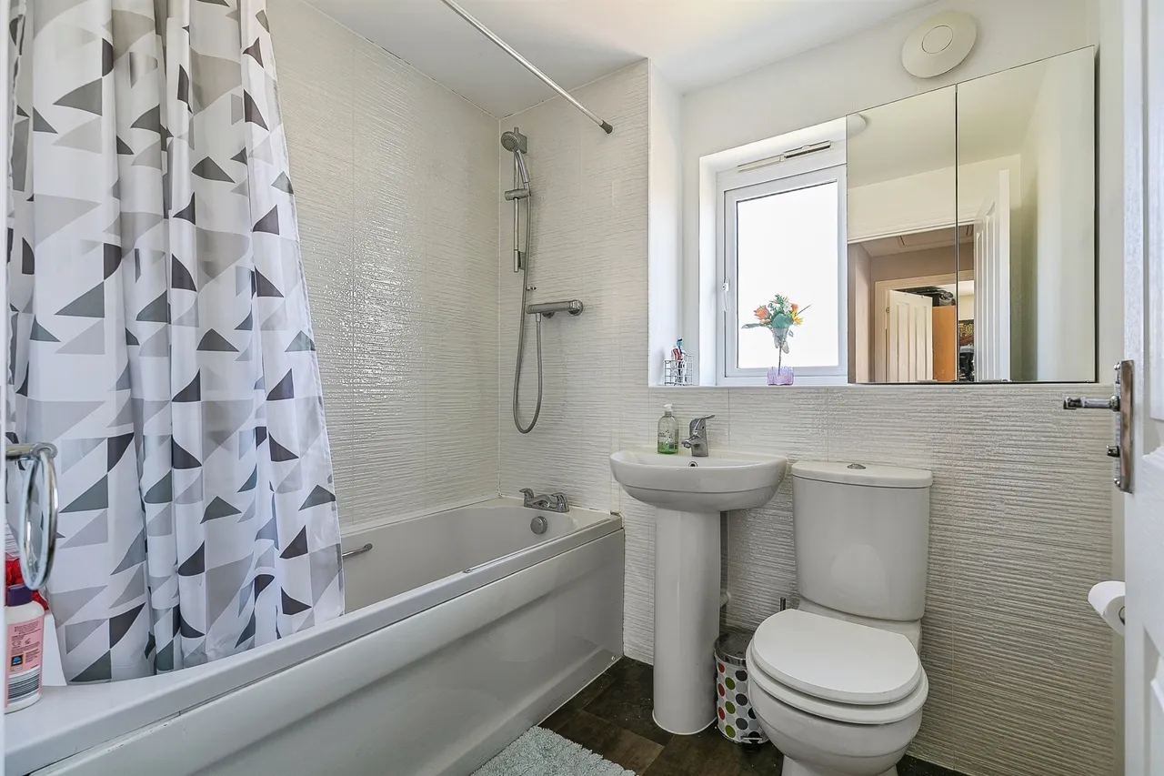Roeburn Way, Spalding, PE11, photo 14