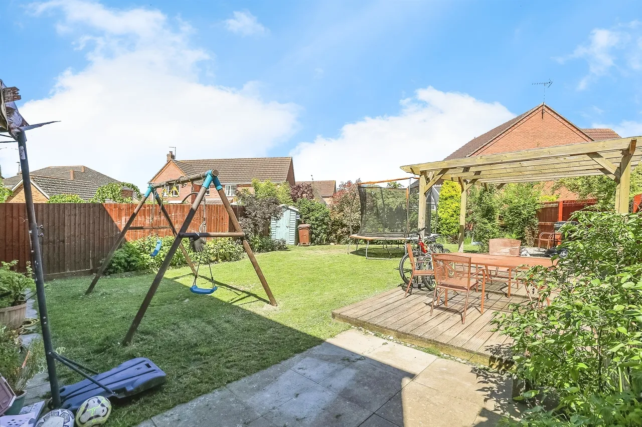 Roeburn Way, Spalding, PE11, photo 17