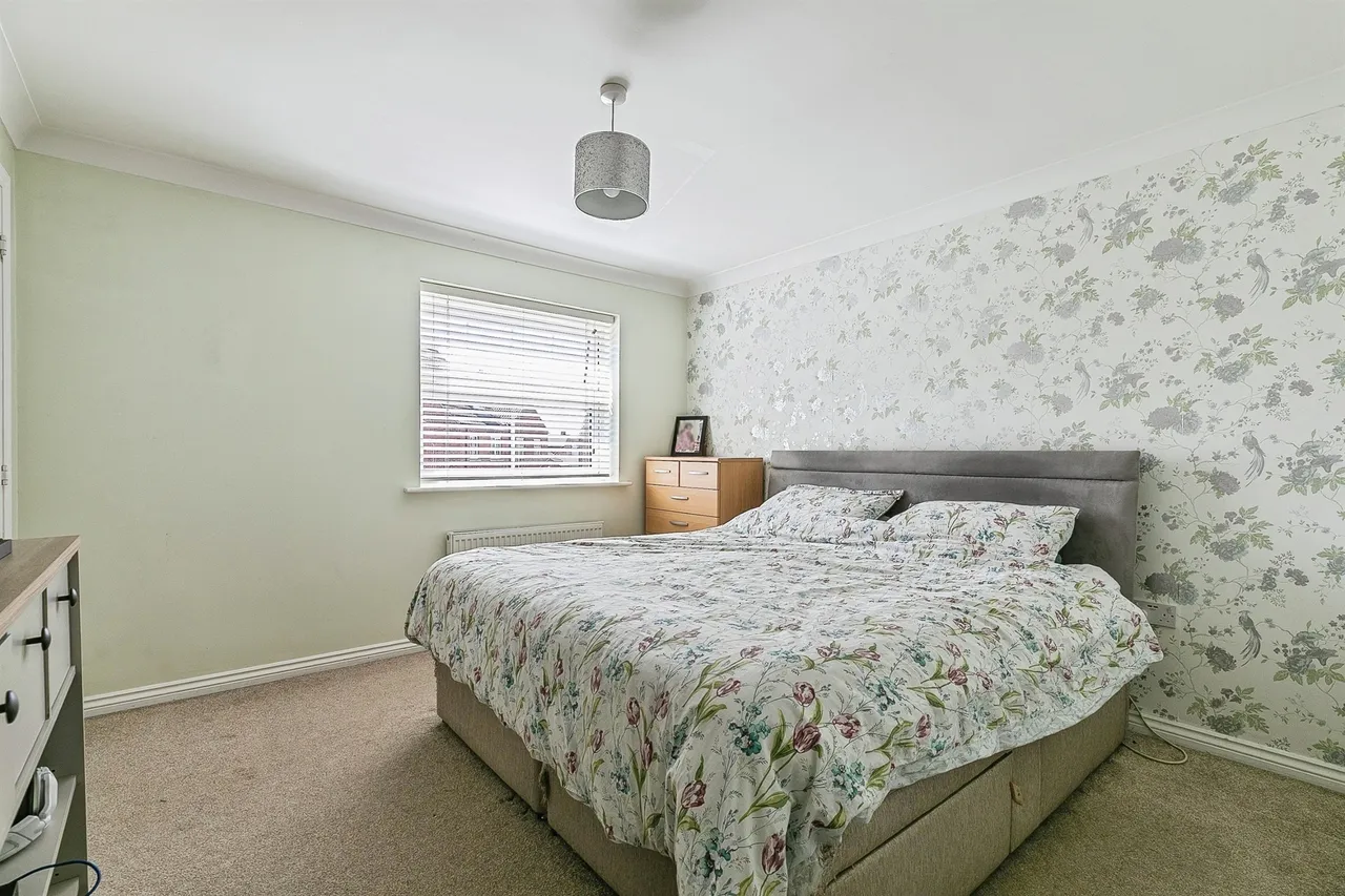 Roeburn Way, Spalding, PE11, photo 11