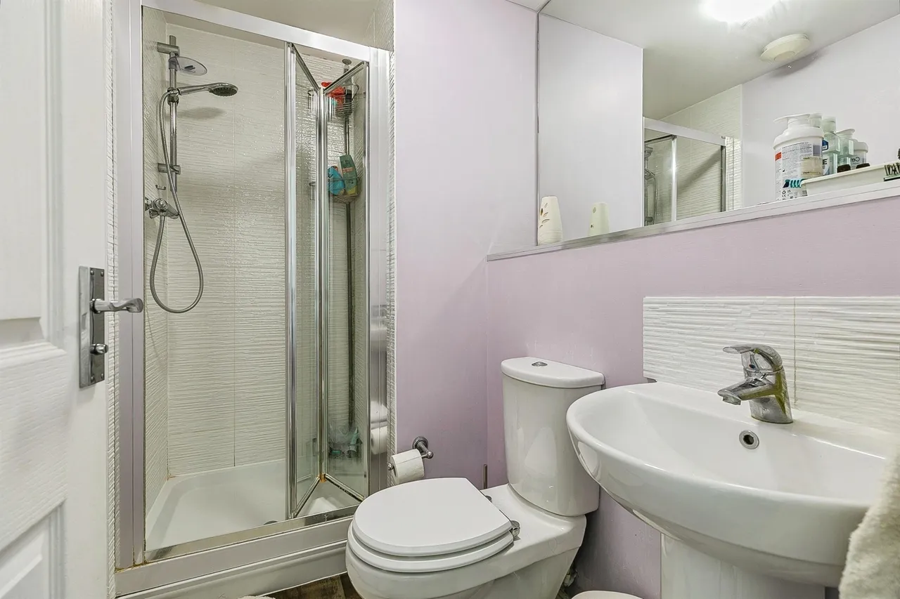 Roeburn Way, Spalding, PE11, photo 12