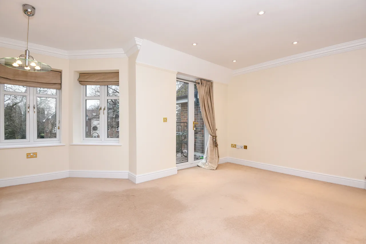 Old Woking Road, West Byfleet, KT14, photo 10