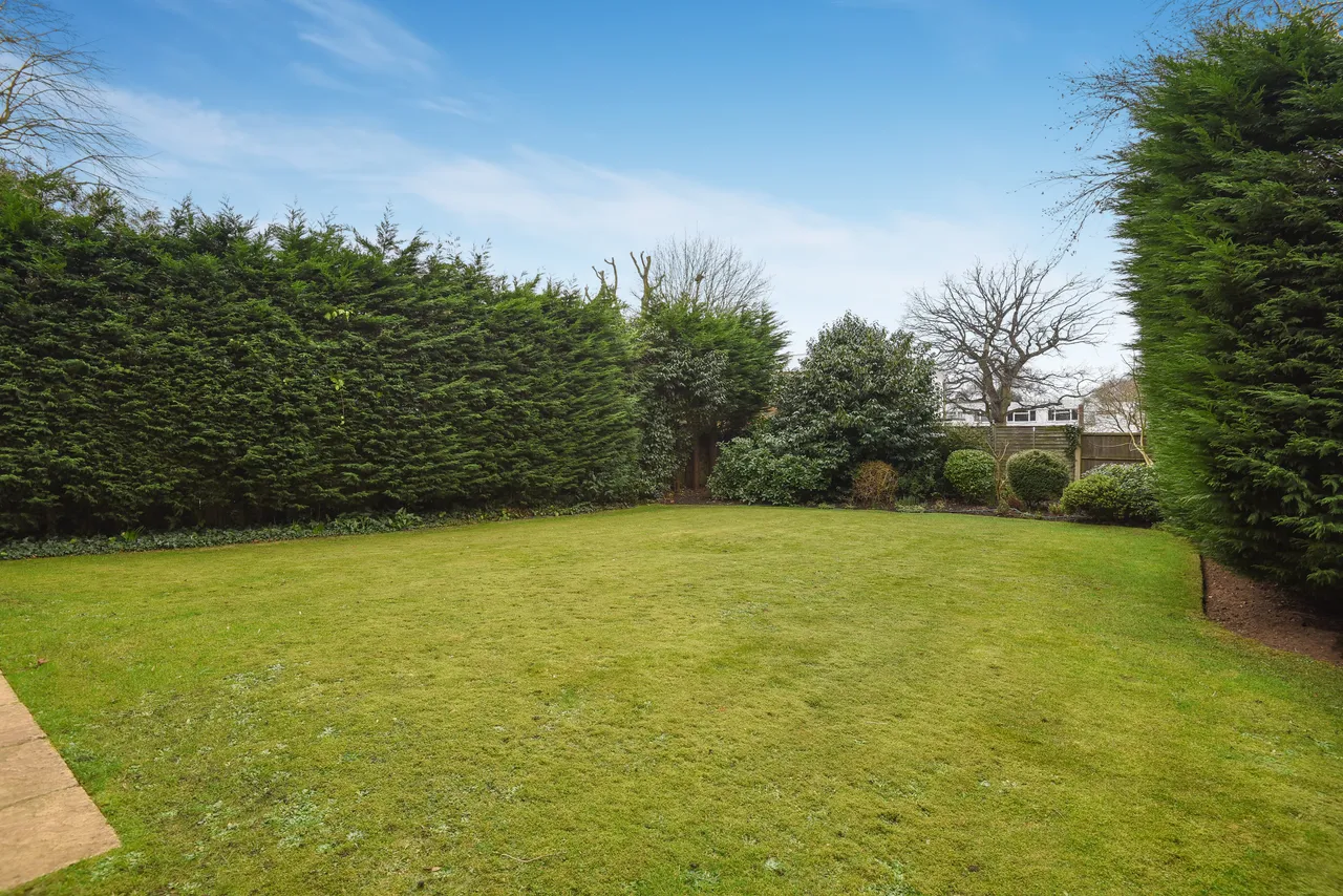 Old Woking Road, West Byfleet, KT14, photo 8