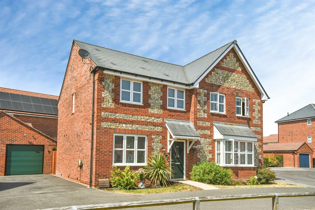3 bed house for sale — Brockway Close, Amesbury, SALISBURY