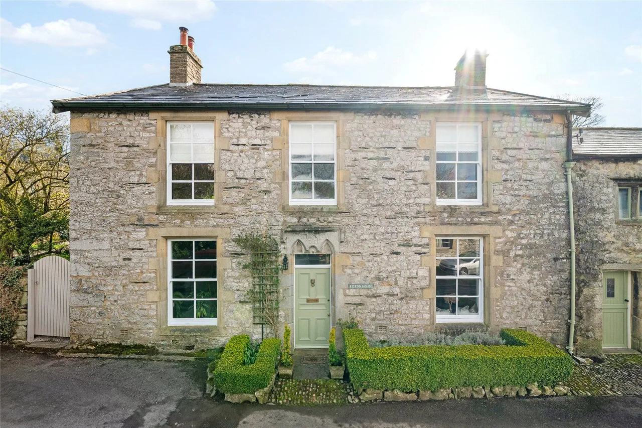 5 bed house for sale, Main Street, Stainforth, BD24