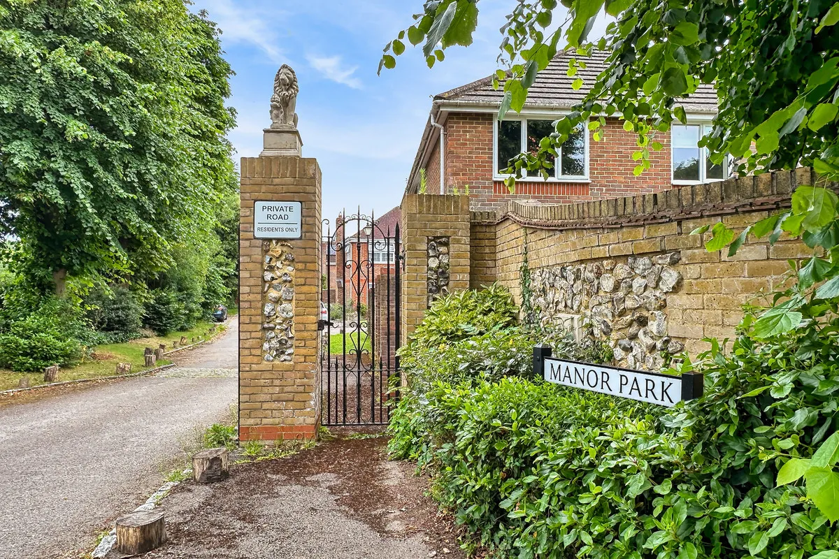 Staines-upon-thames, TW18, photo 5