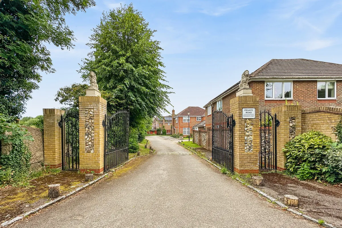 Staines-upon-thames, TW18, photo 34