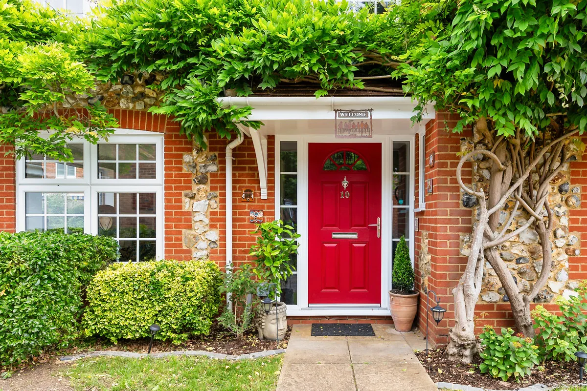 Staines-upon-thames, TW18, photo 6