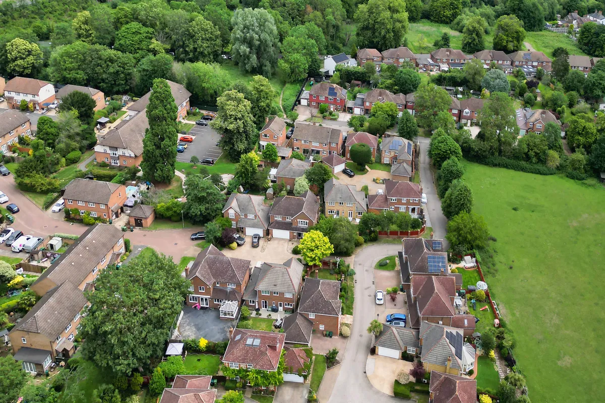 Staines-upon-thames, TW18, photo 41