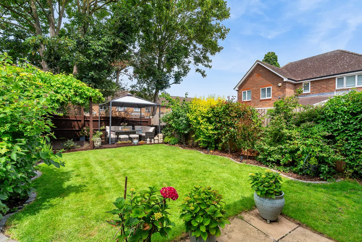 Staines-upon-thames, TW18, photo 10