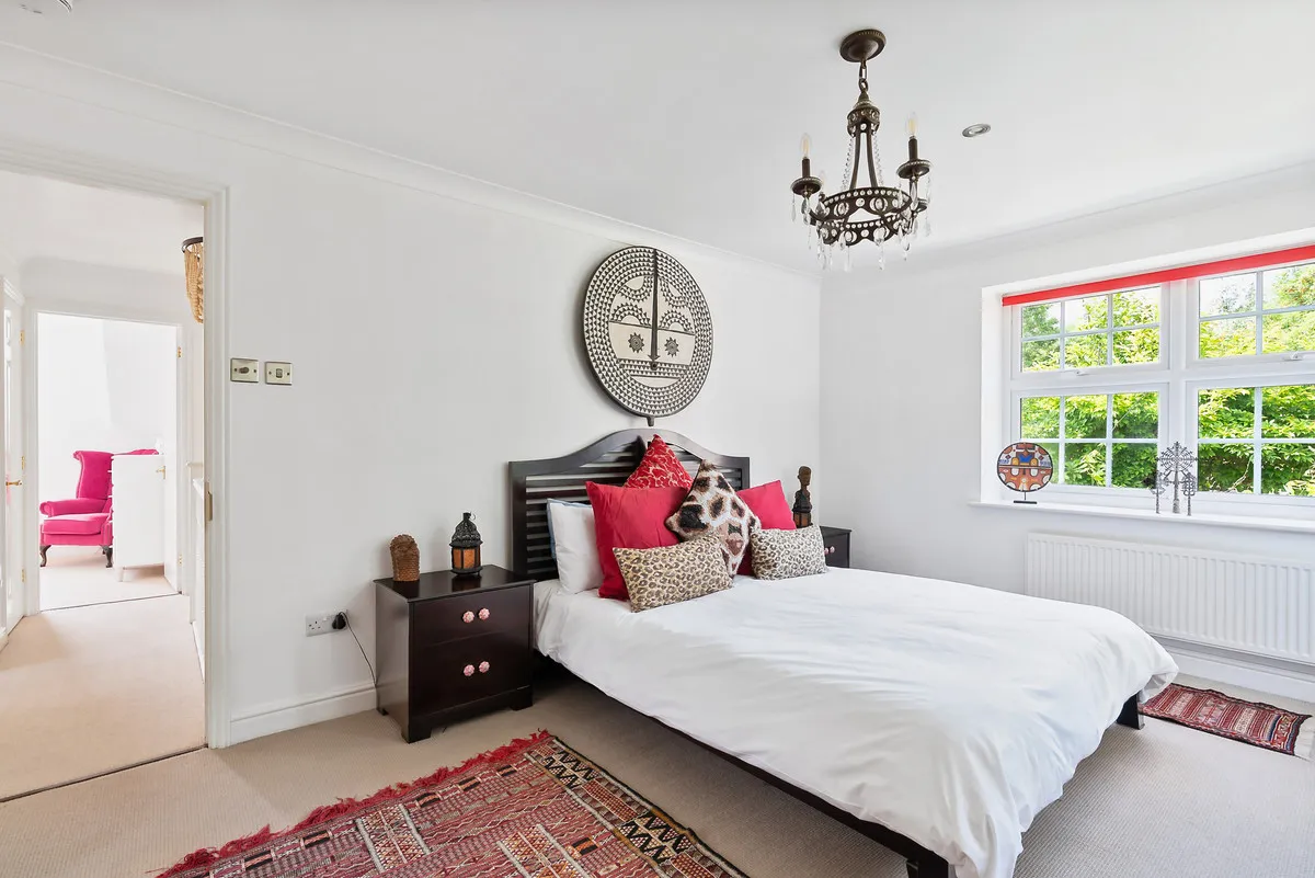 Staines-upon-thames, TW18, photo 33