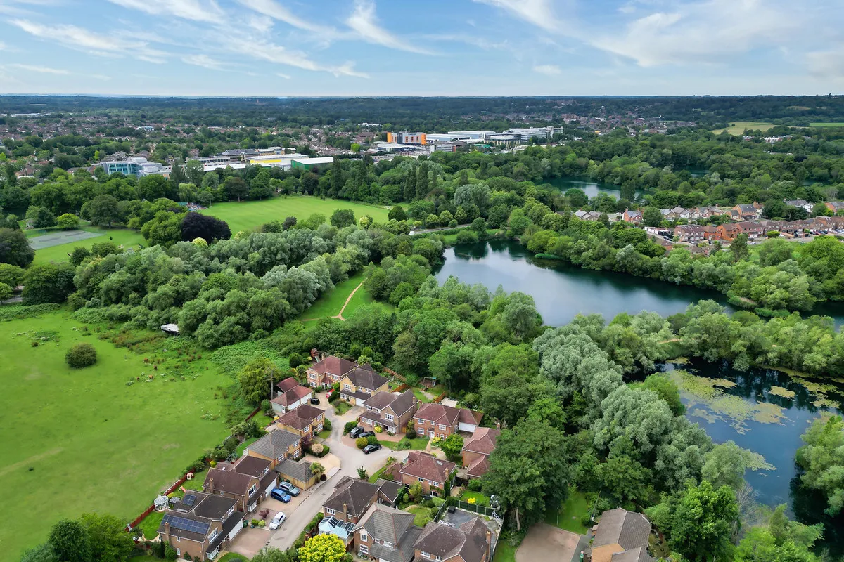 Staines-upon-thames, TW18, photo 43