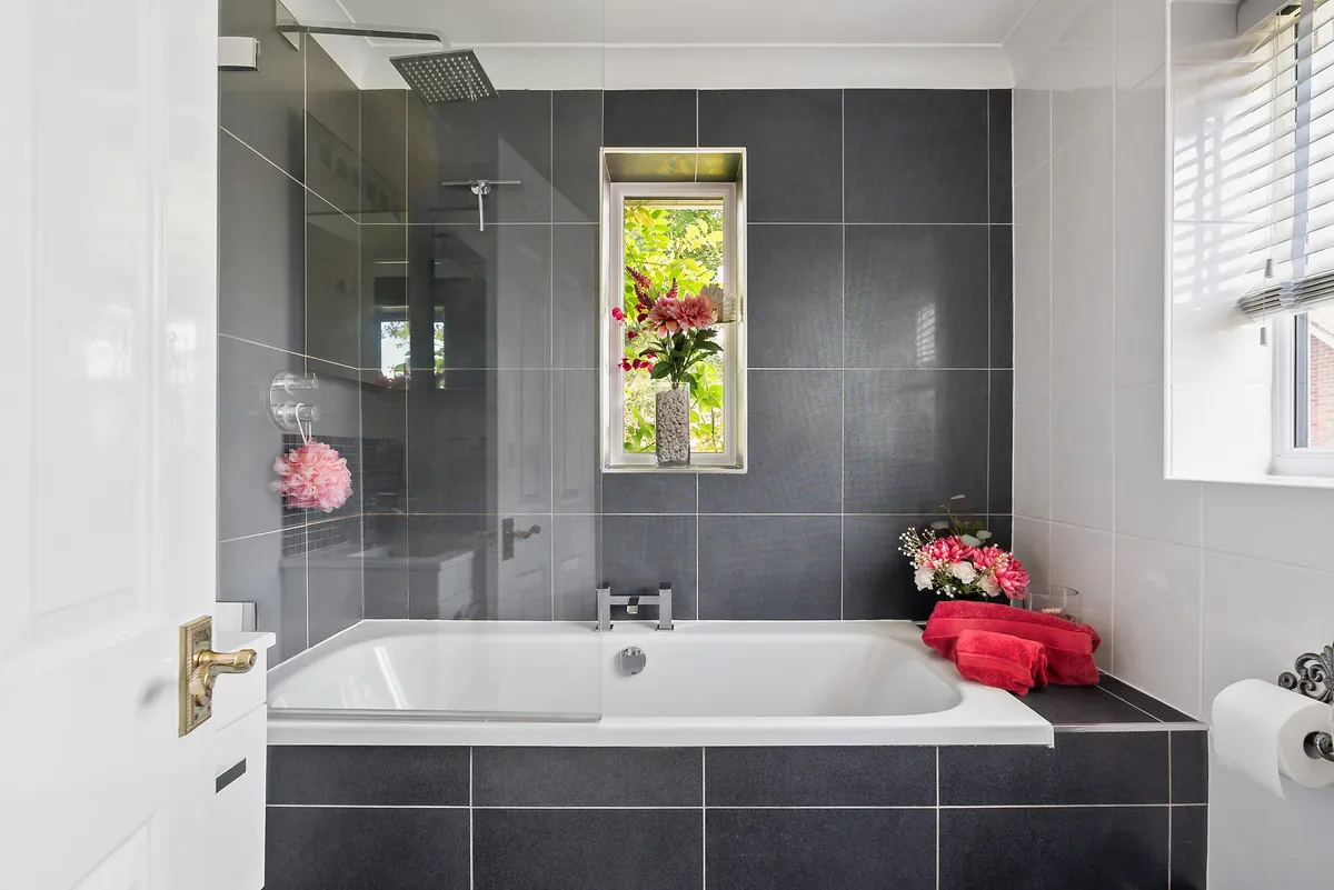 Staines-upon-thames, TW18, photo 28