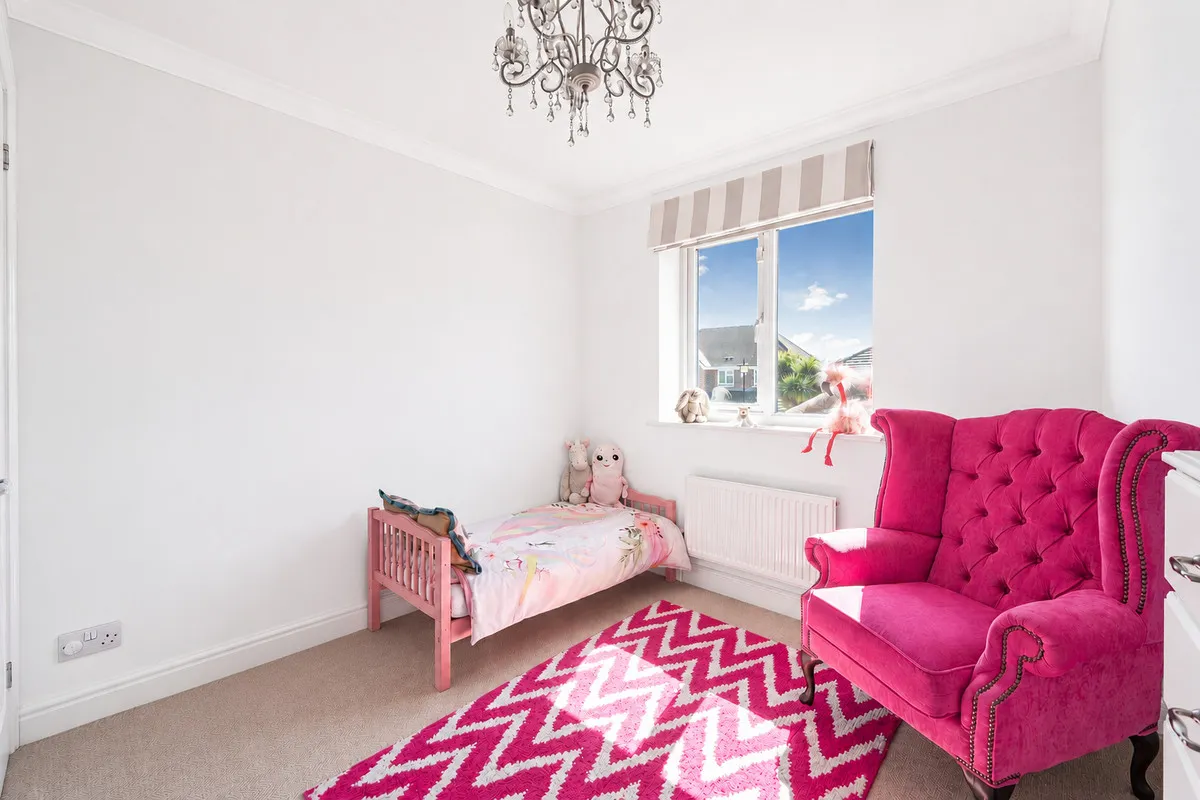 Staines-upon-thames, TW18, photo 17