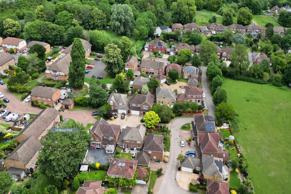 Staines-upon-thames, TW18, photo 42